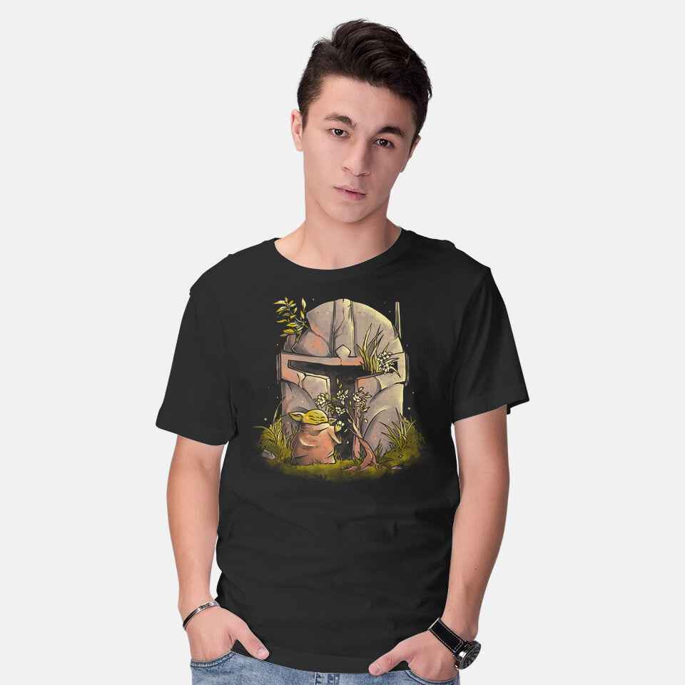 Hunter Helmet – Sci-Fi Graphic T-Shirt