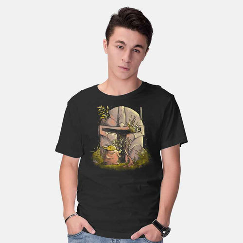 Hunter Helmet – Sci-Fi Graphic T-Shirt