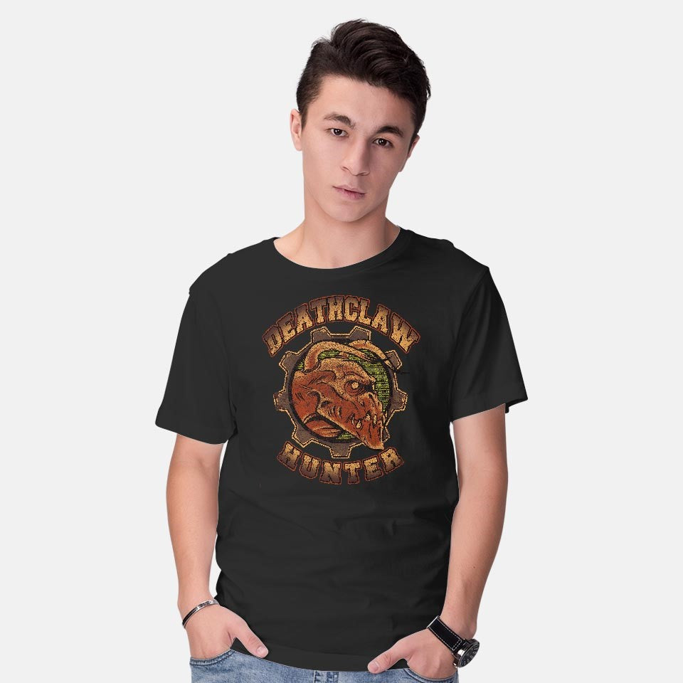 Deathclaw Hunter – Gaming Graphic T-Shirt